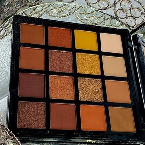 La girls break free eyeshadow palette